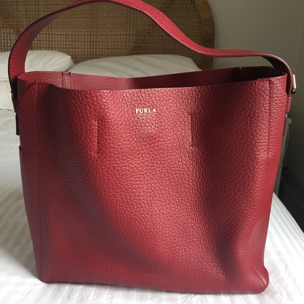 Furla Capriccio Medium Hobo Red Grainy Leather